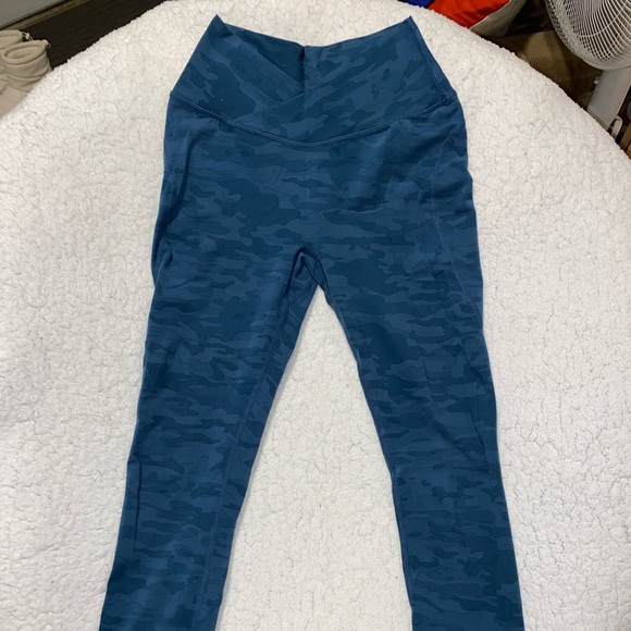 Alphalete Surface power leggings blue camo - size small - Picture 3 of 4